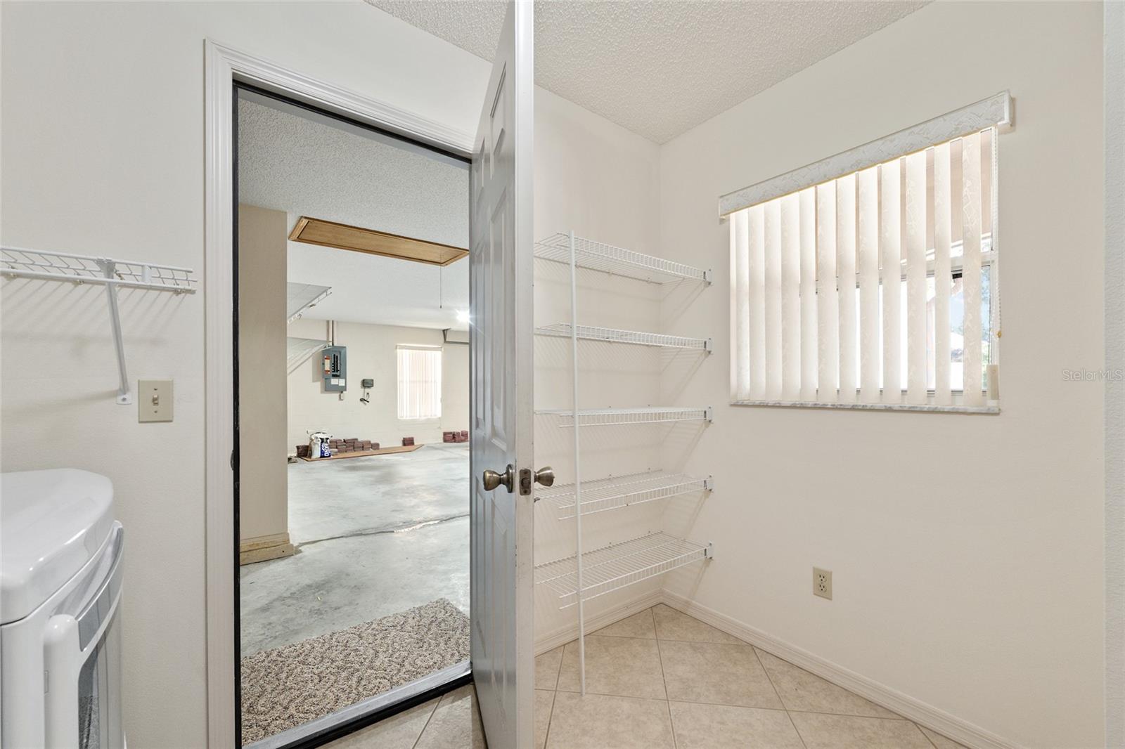 702 MELENDEZ WAY