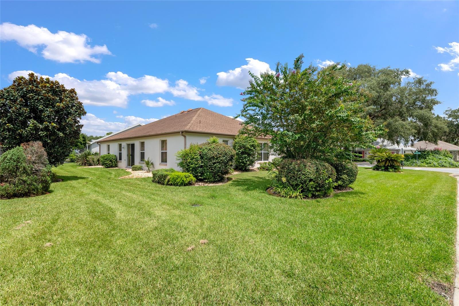 702 MELENDEZ WAY