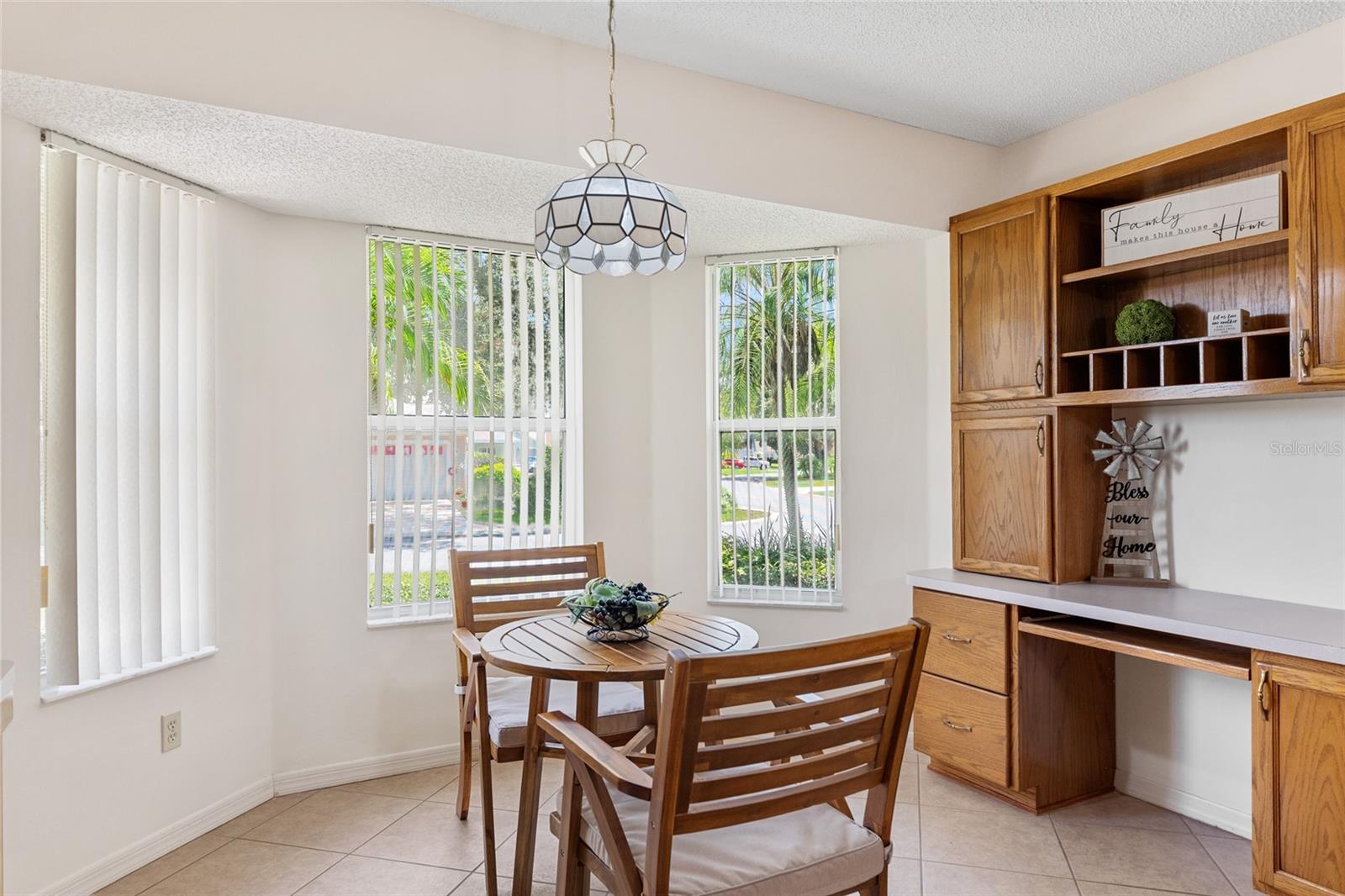 702 MELENDEZ WAY