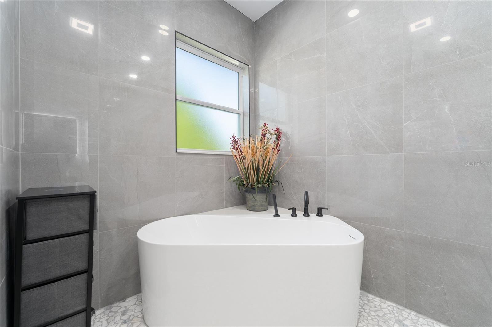 1837 SUNSET RIDGE DR