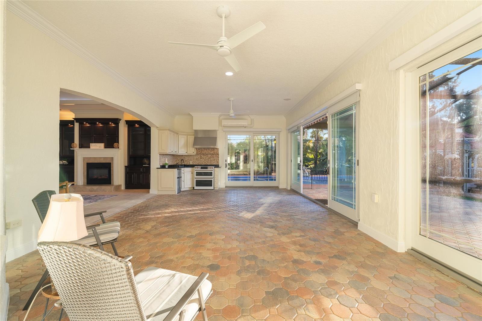1345 HARLEY CIR