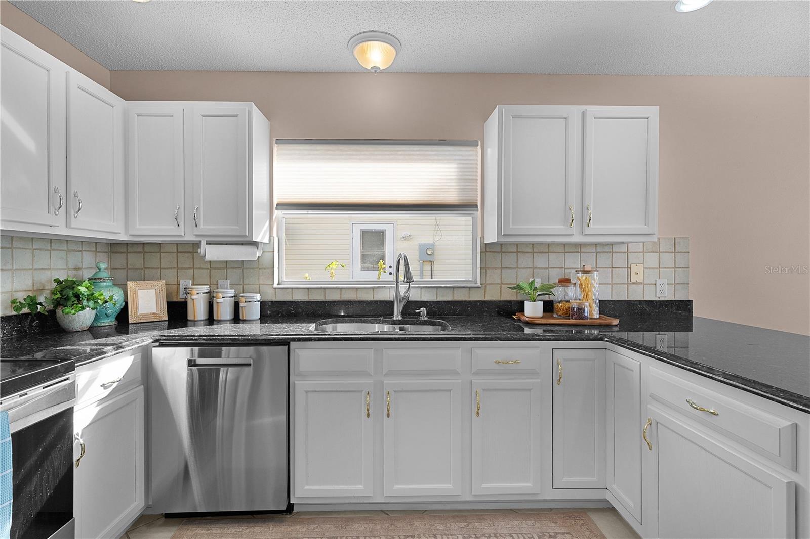 1503 LAVACA LN