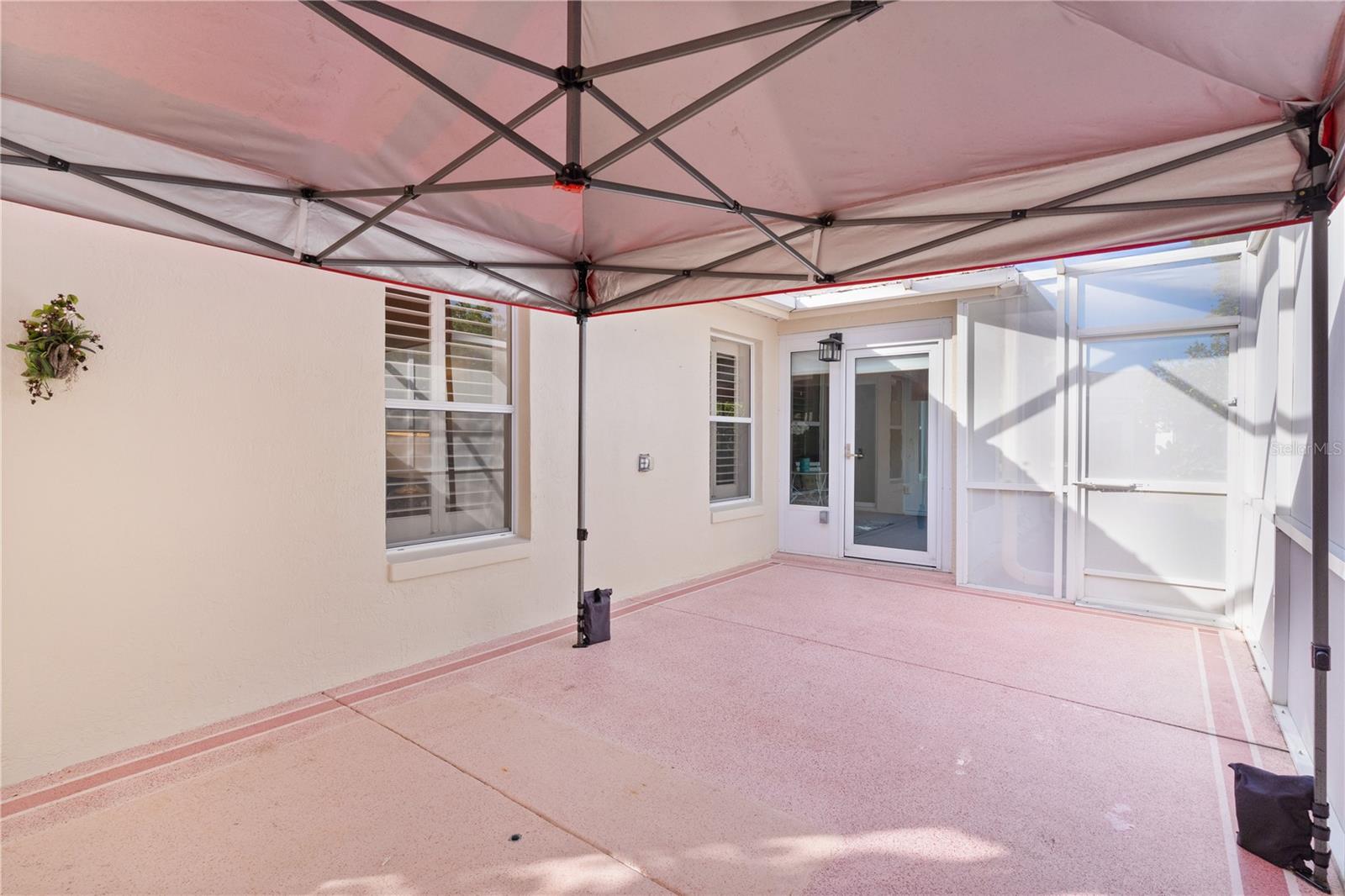 1503 LAVACA LN