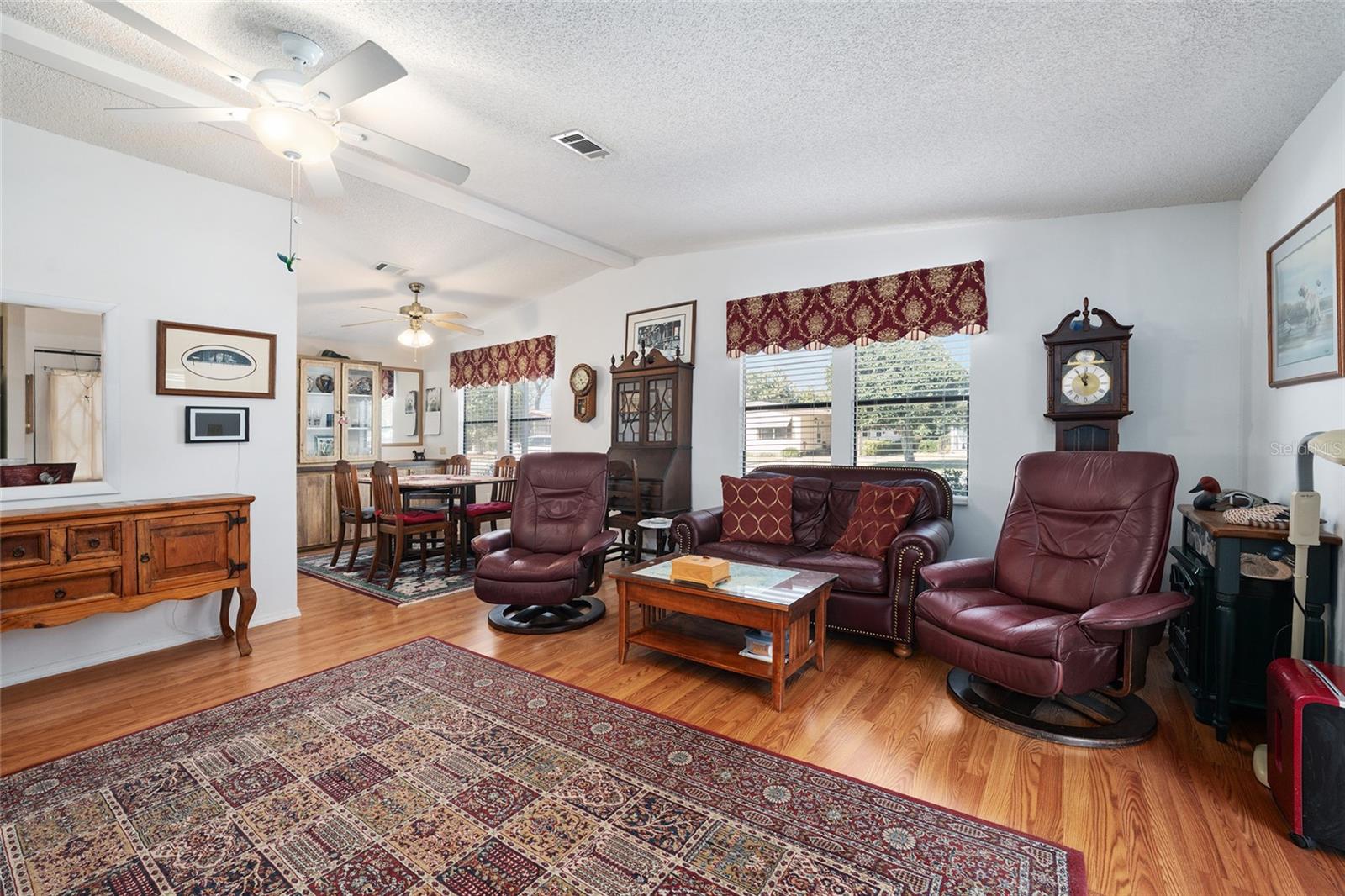 1874 W SCHWARTZ BLVD