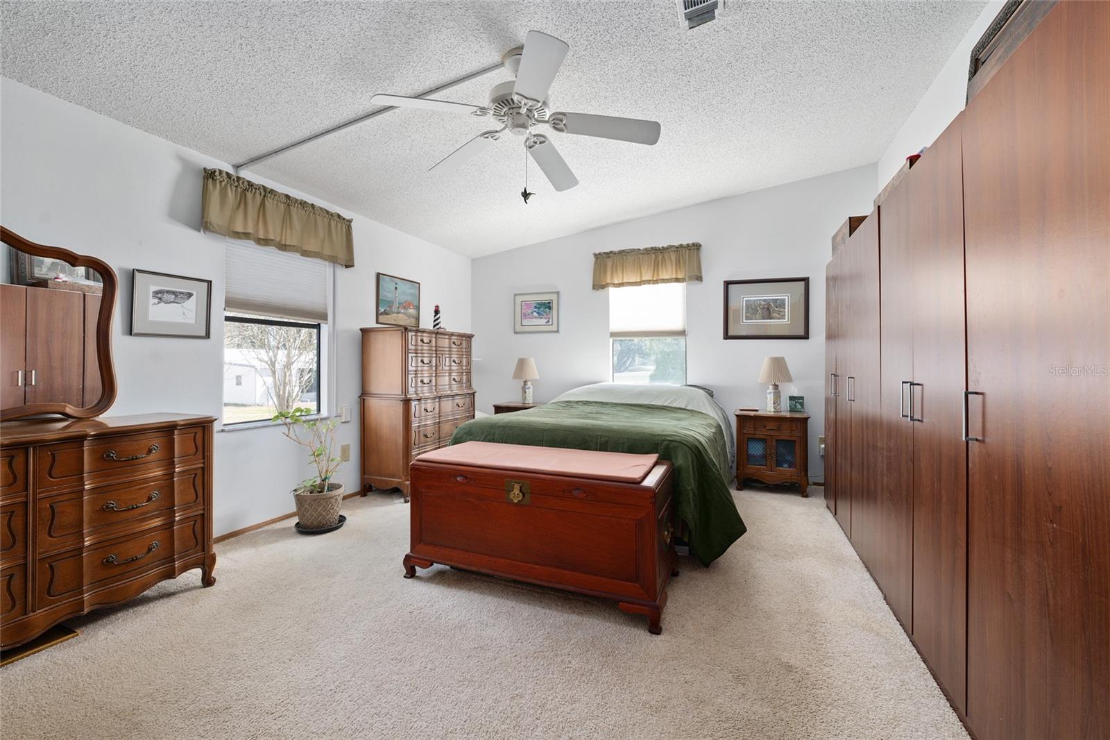 1874 W SCHWARTZ BLVD