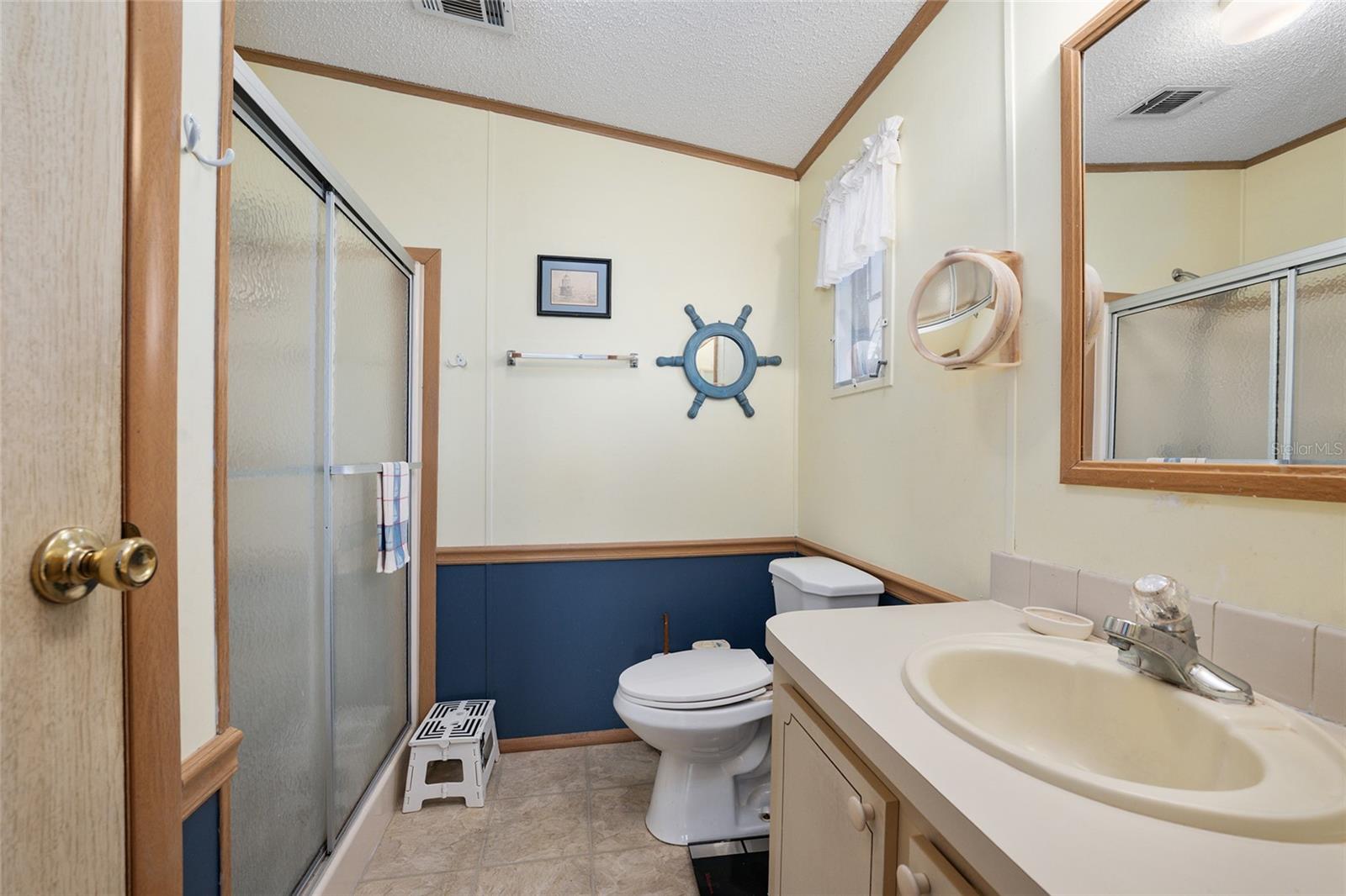 1874 W SCHWARTZ BLVD