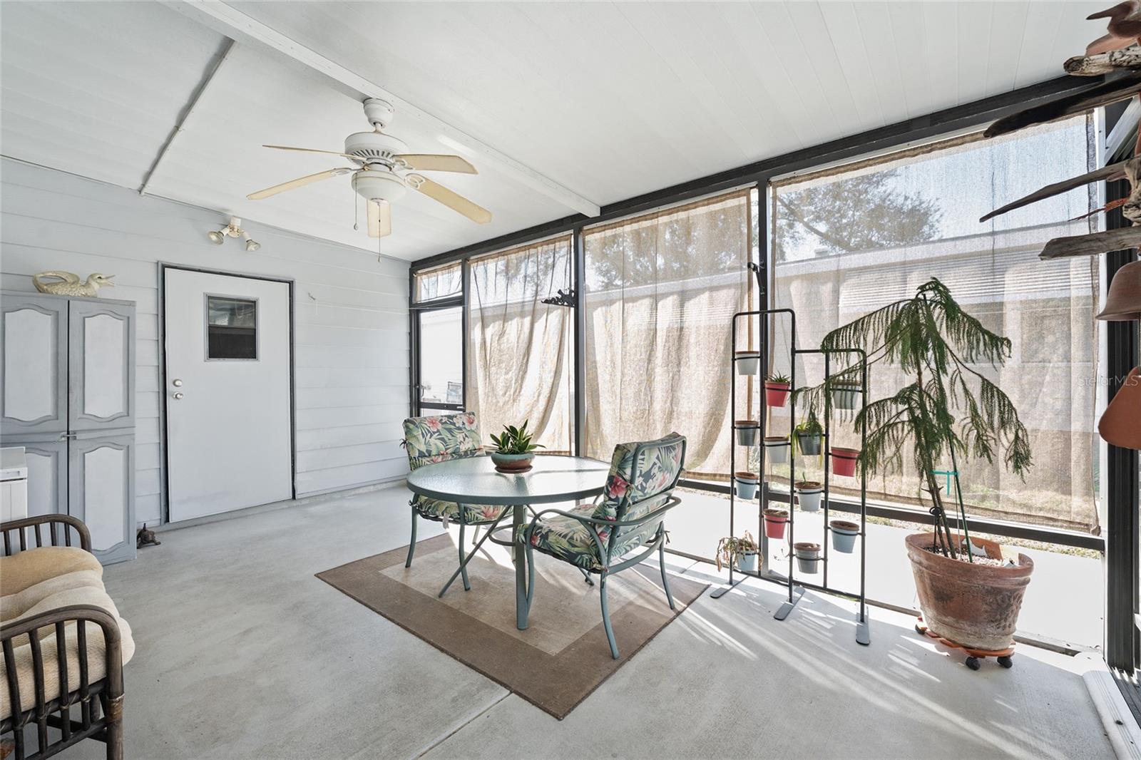 1874 W SCHWARTZ BLVD