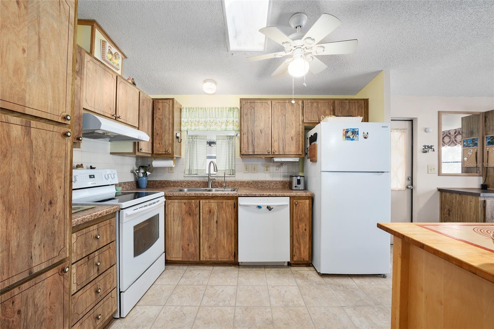 1874 W SCHWARTZ BLVD