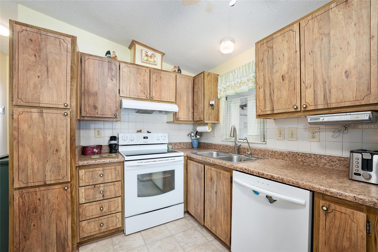 1874 W SCHWARTZ BLVD