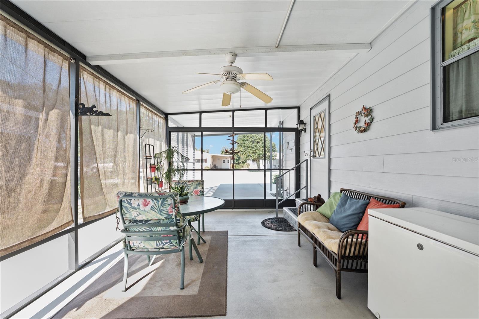 1874 W SCHWARTZ BLVD