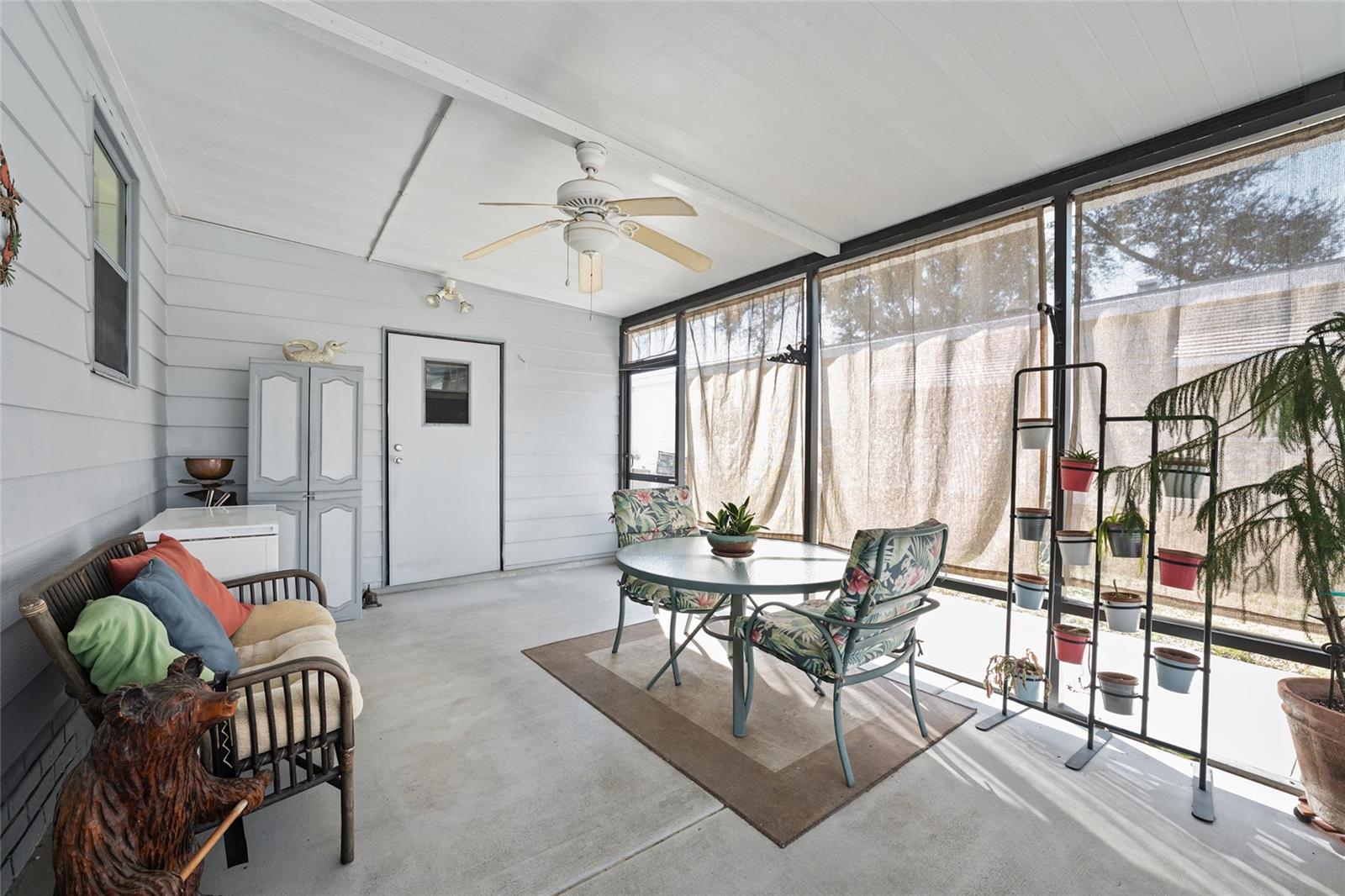 1874 W SCHWARTZ BLVD