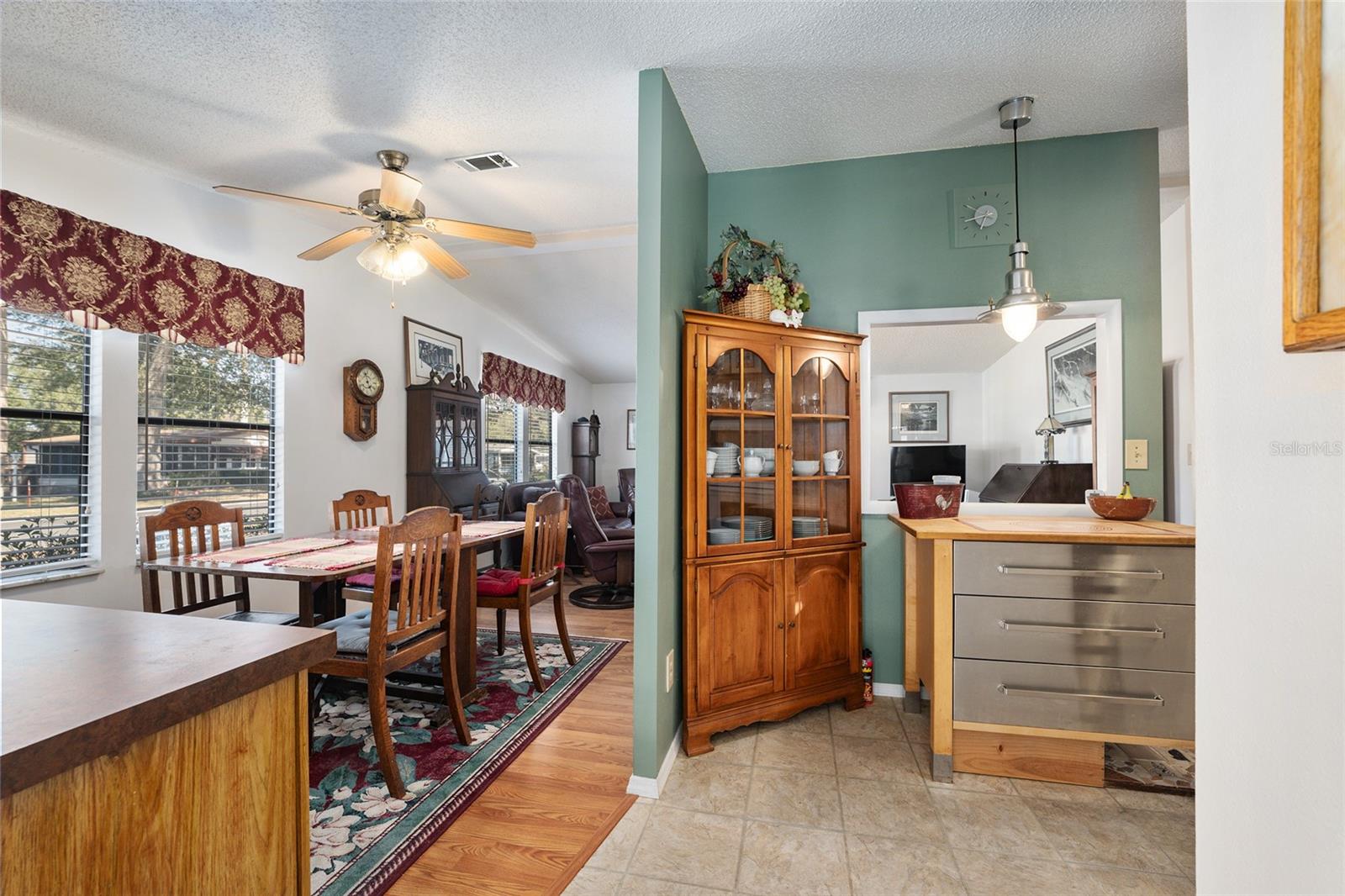 1874 W SCHWARTZ BLVD