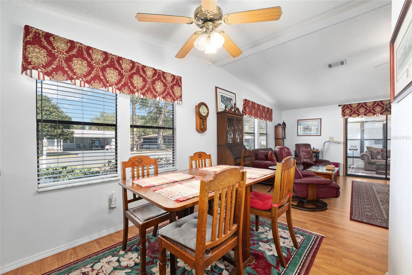 1874 W SCHWARTZ BLVD