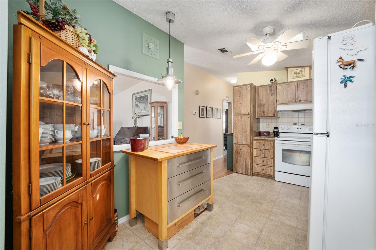 1874 W SCHWARTZ BLVD