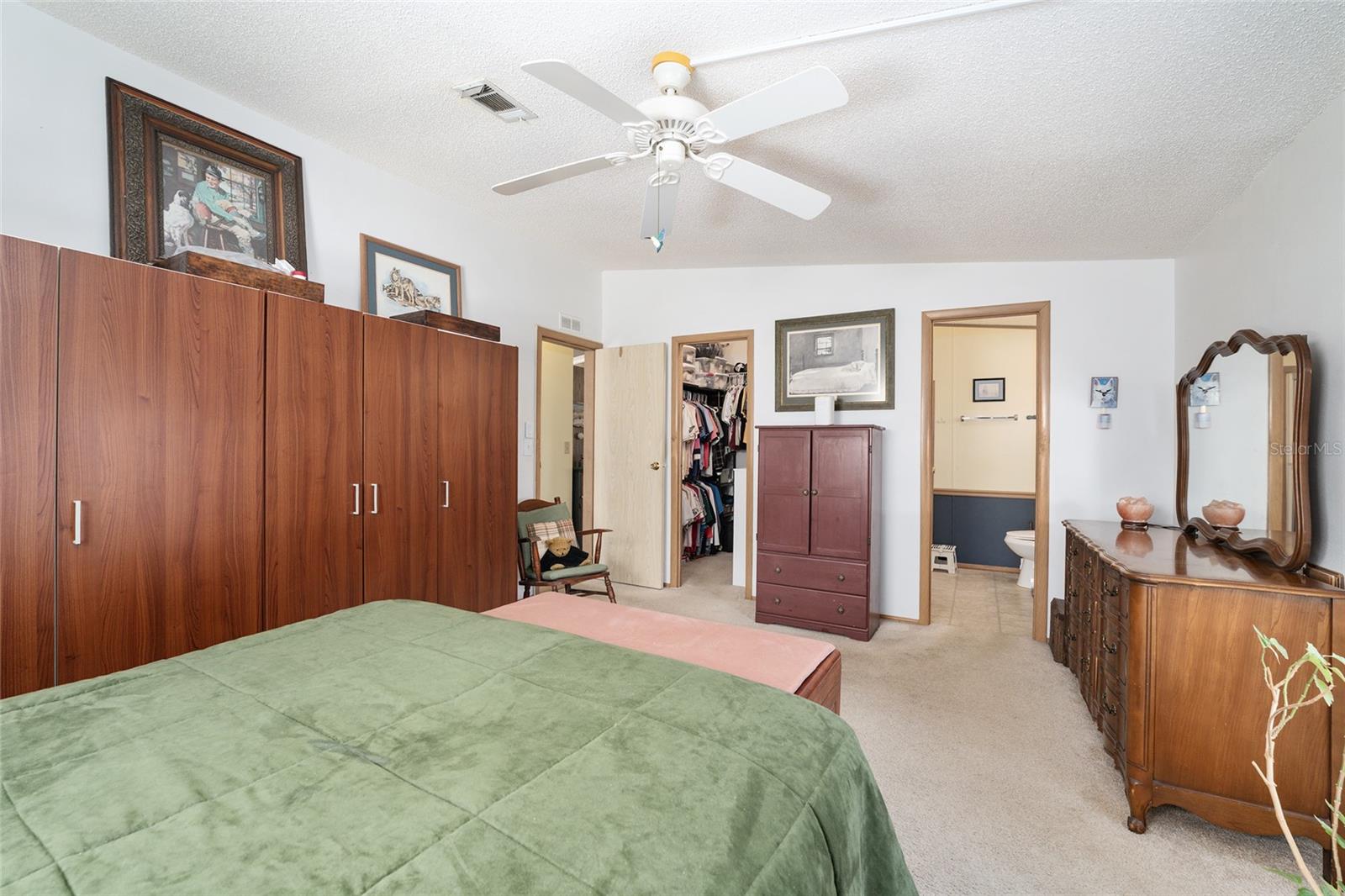 1874 W SCHWARTZ BLVD