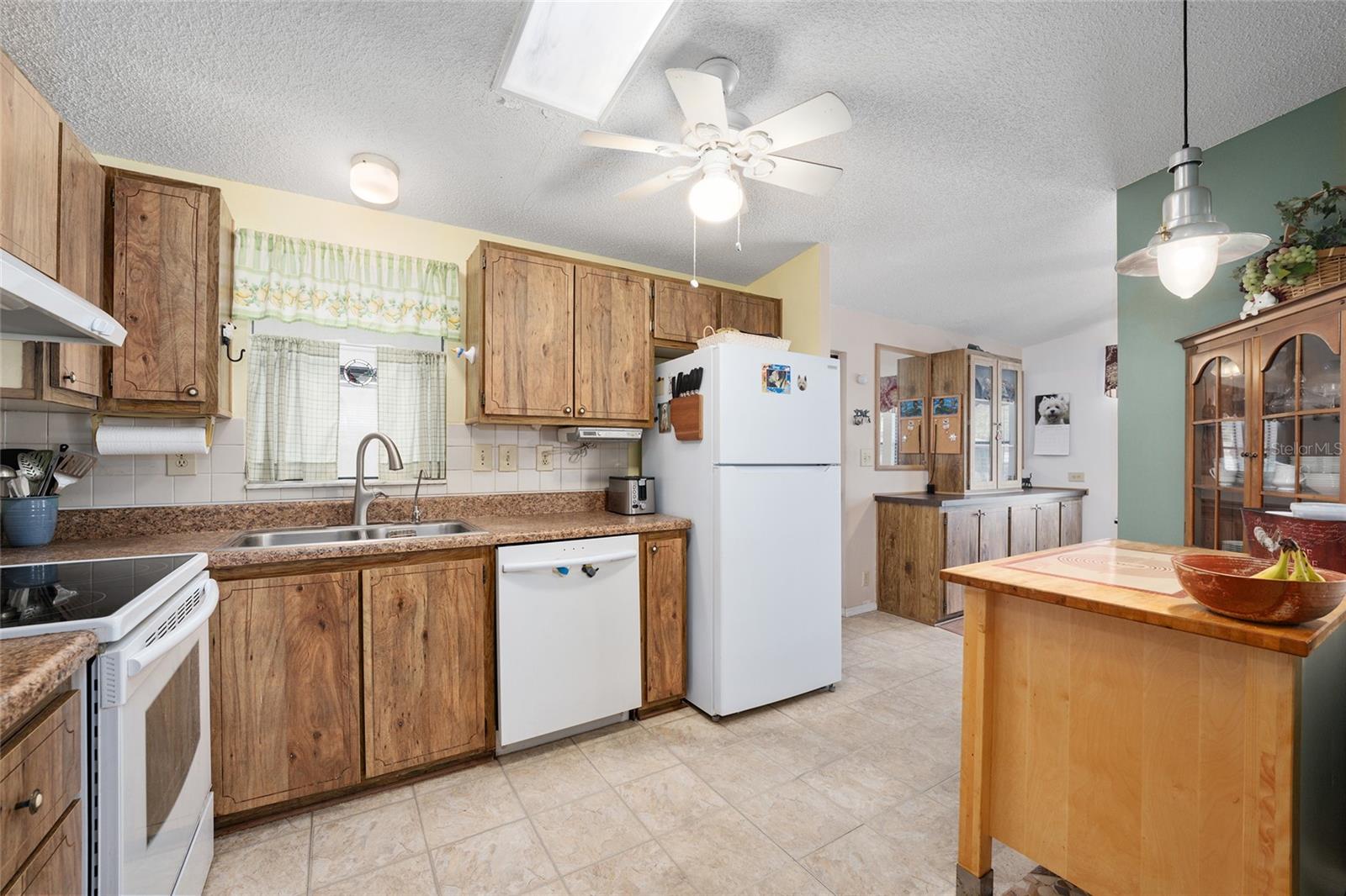 1874 W SCHWARTZ BLVD