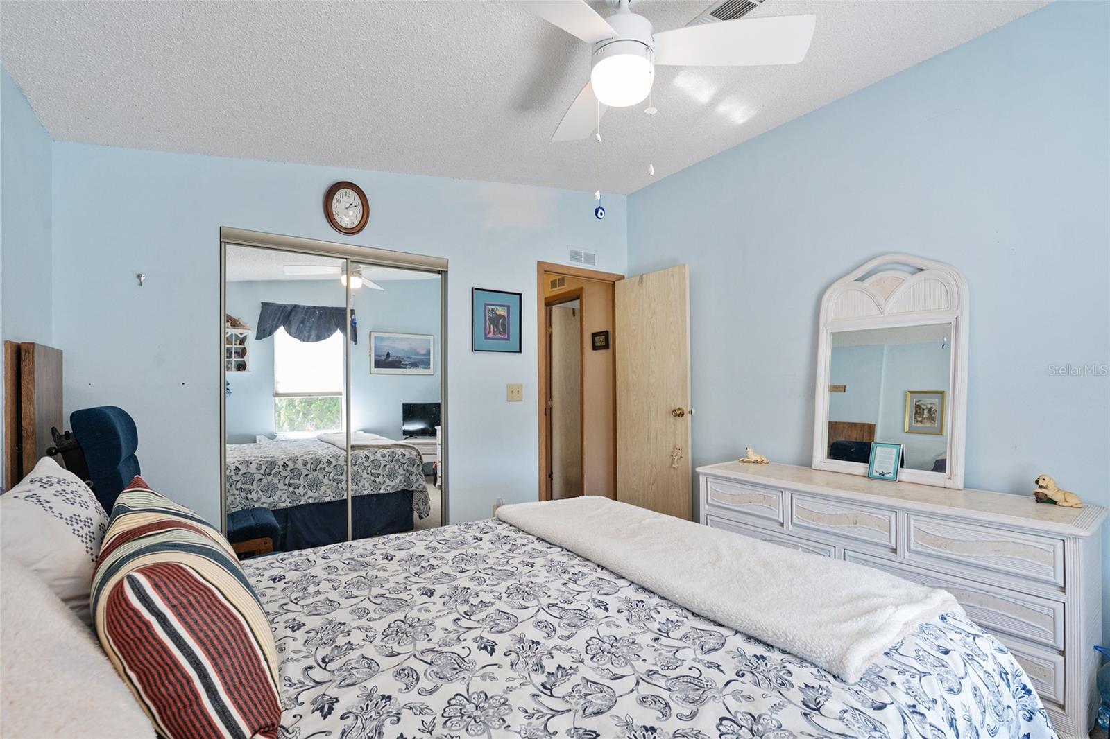 1874 W SCHWARTZ BLVD