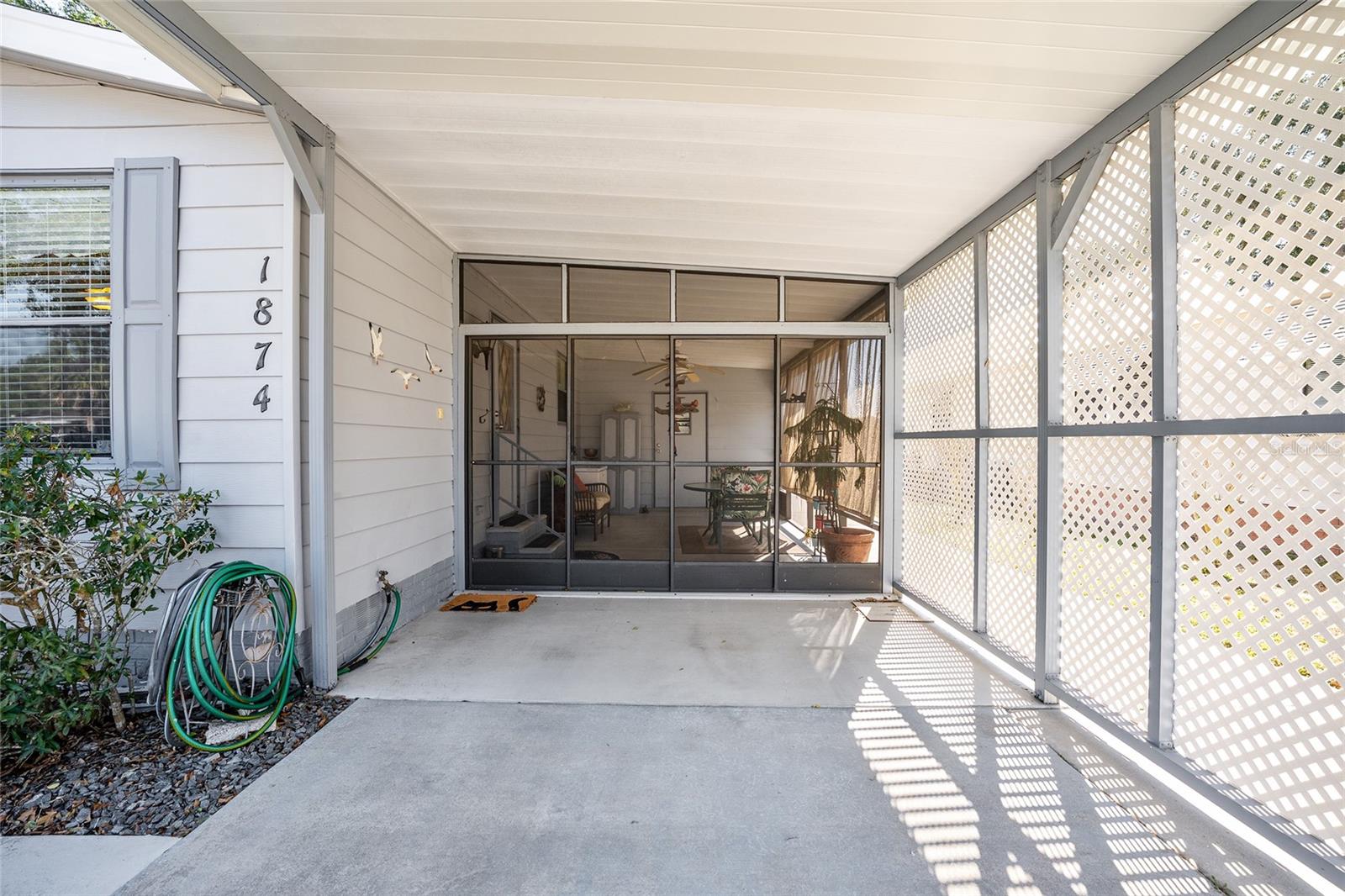 1874 W SCHWARTZ BLVD