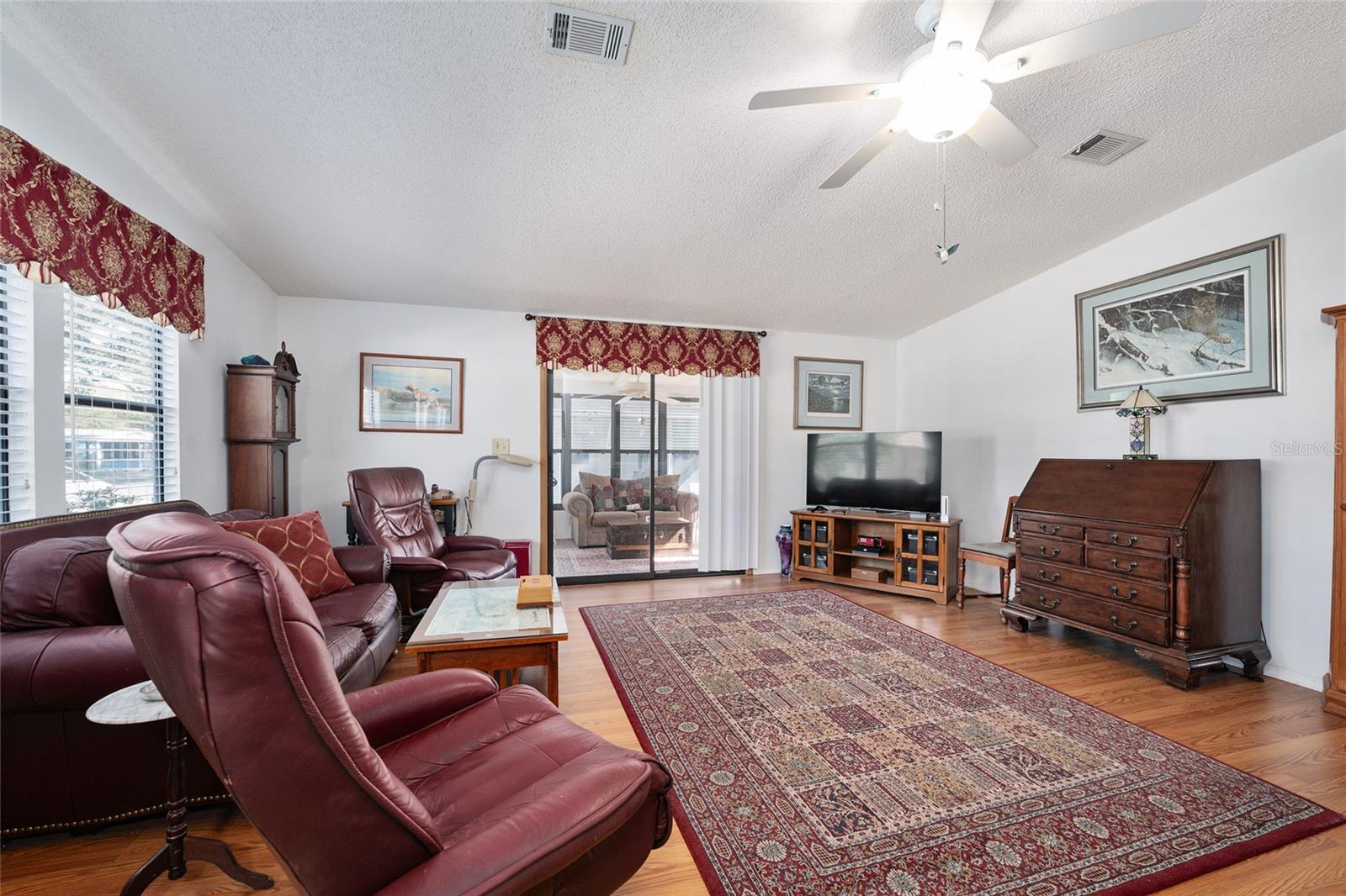 1874 W SCHWARTZ BLVD