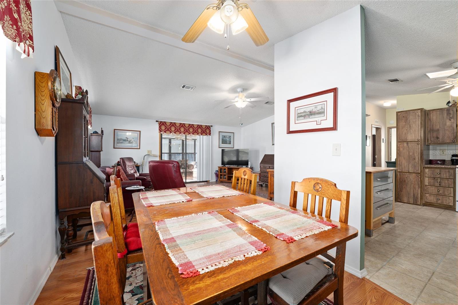 1874 W SCHWARTZ BLVD