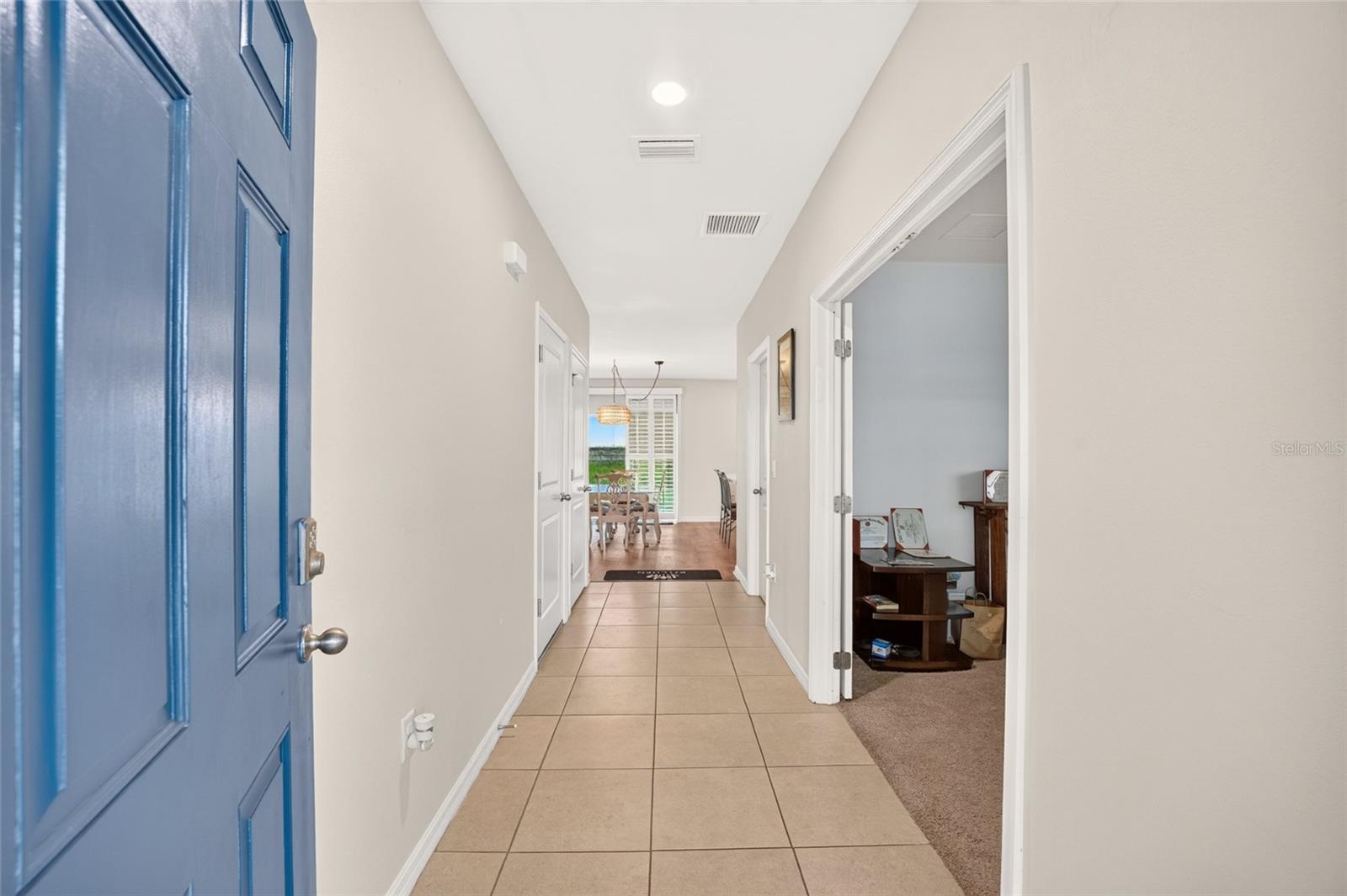 483 W RUNYON LOOP