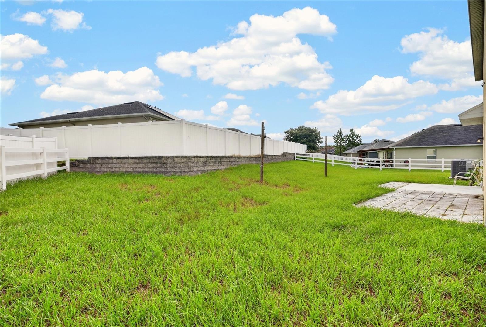 483 W RUNYON LOOP