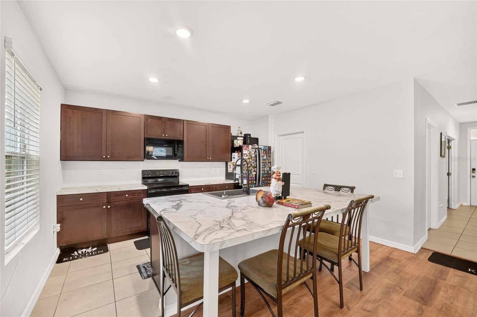 483 W RUNYON LOOP