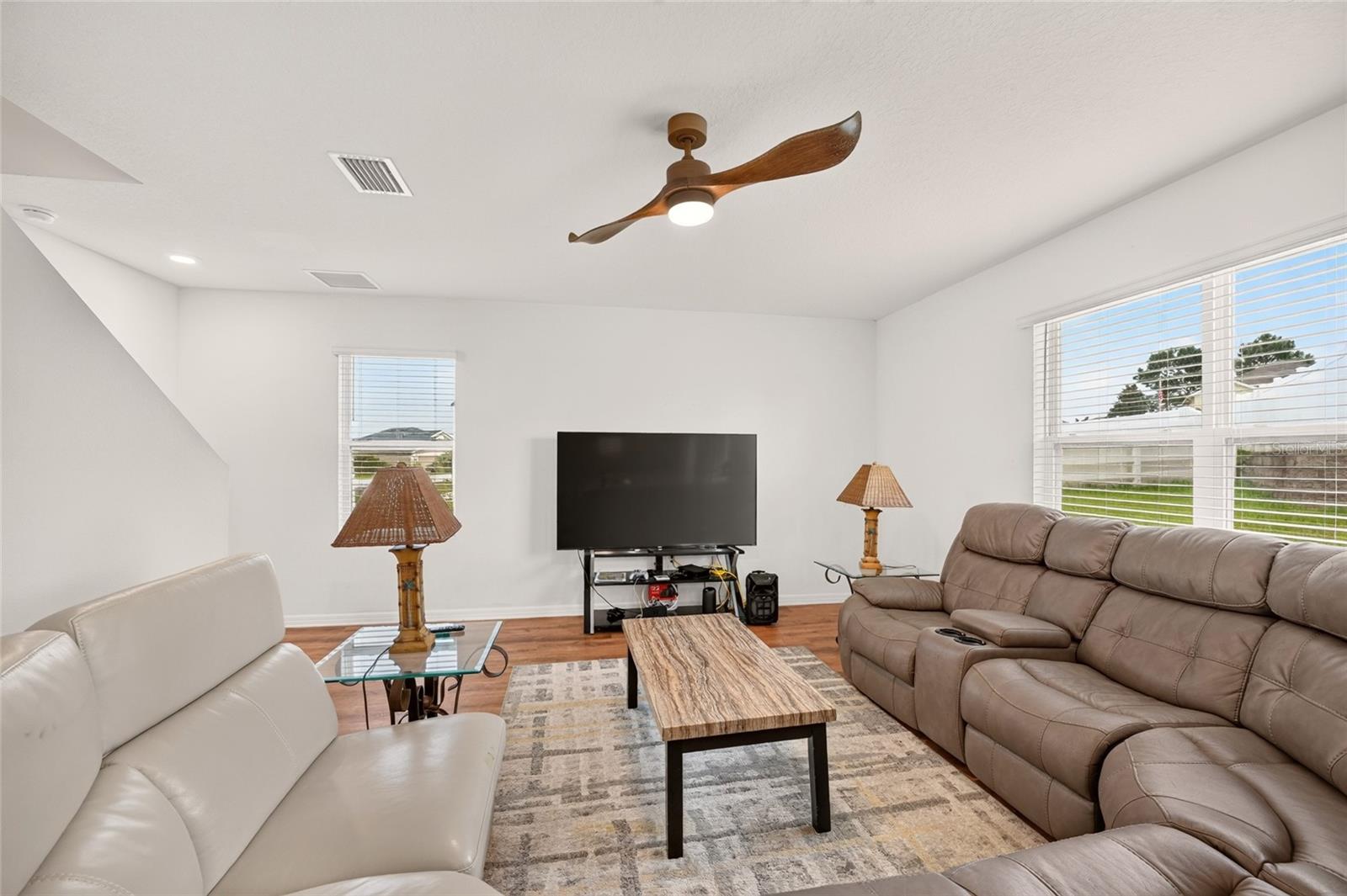 483 W RUNYON LOOP