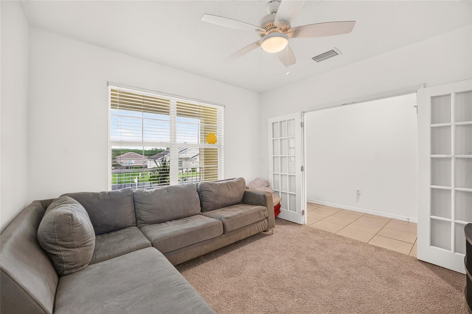 483 W RUNYON LOOP