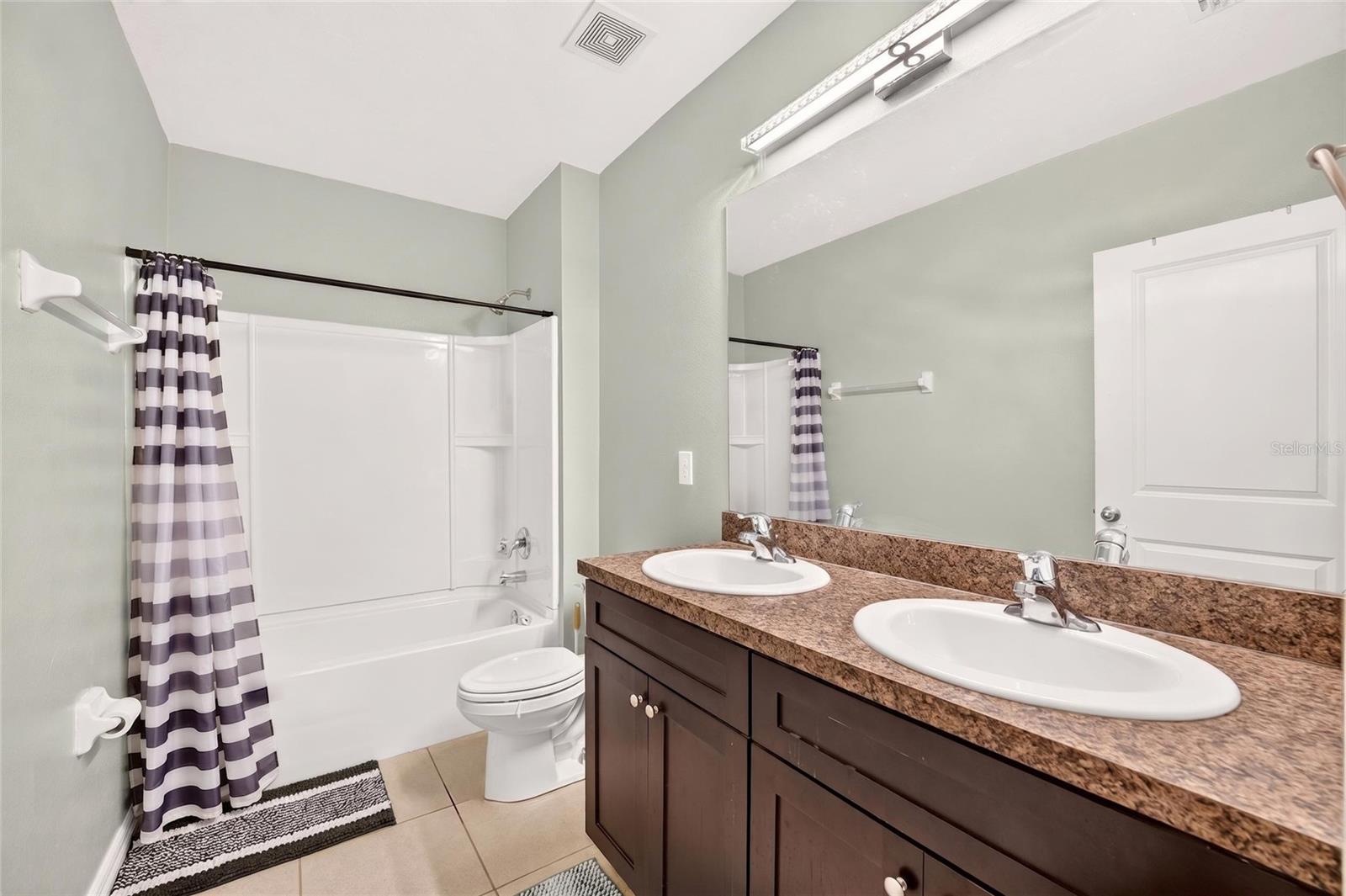 483 W RUNYON LOOP