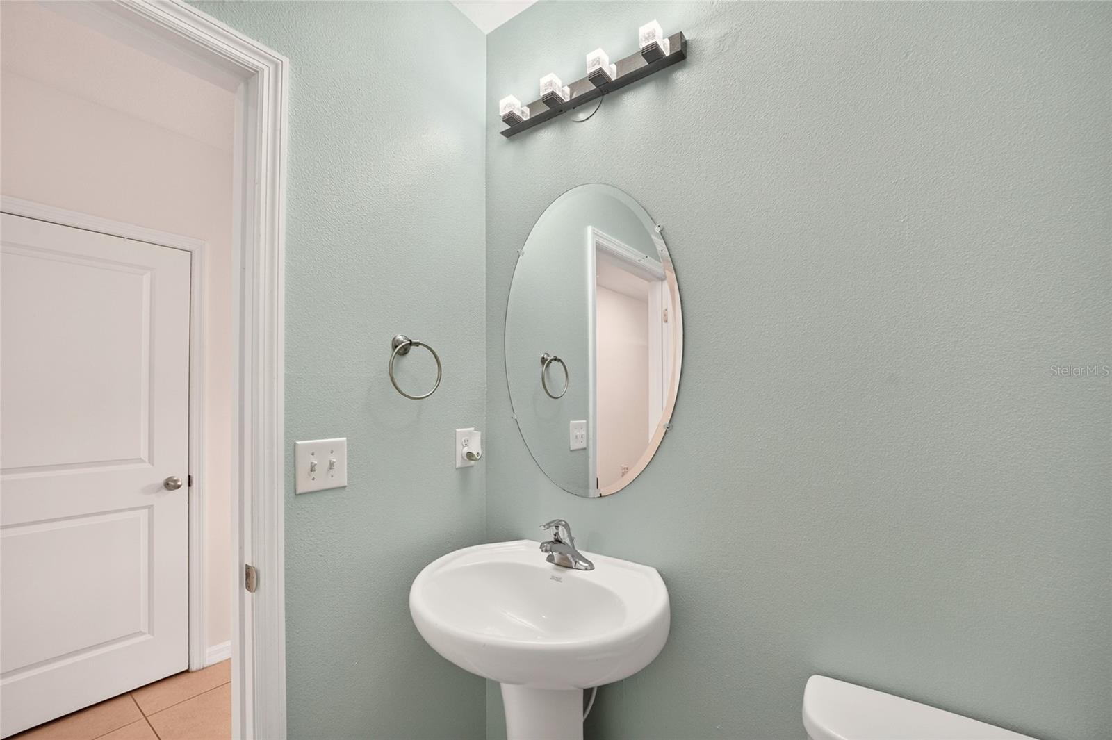 483 W RUNYON LOOP