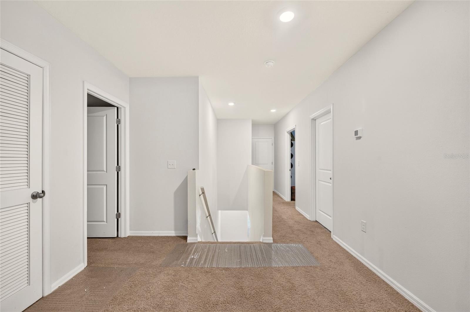 483 W RUNYON LOOP