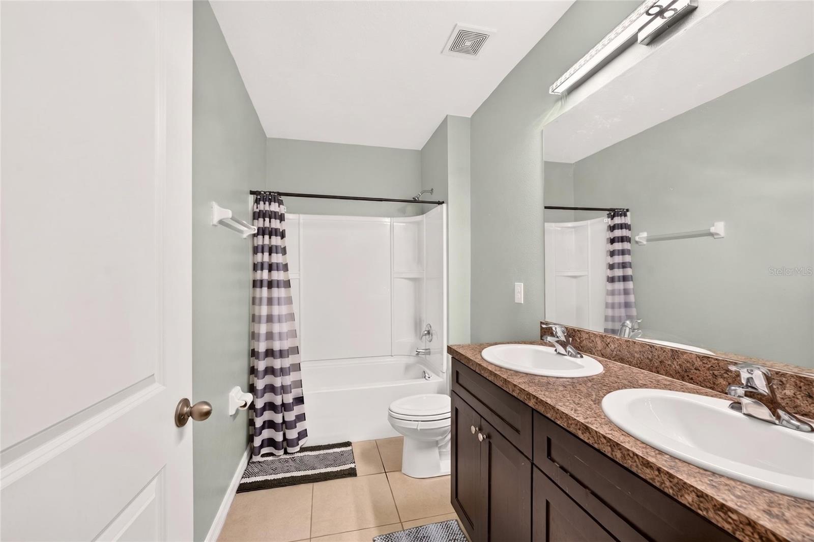 483 W RUNYON LOOP