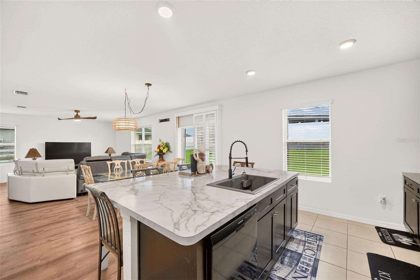 483 W RUNYON LOOP
