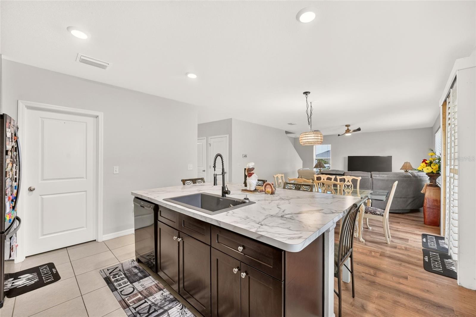 483 W RUNYON LOOP