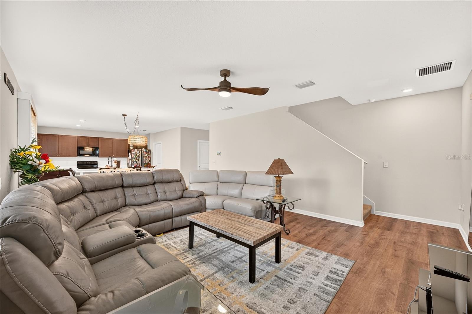 483 W RUNYON LOOP