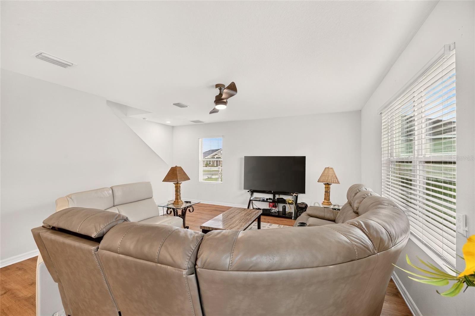 483 W RUNYON LOOP