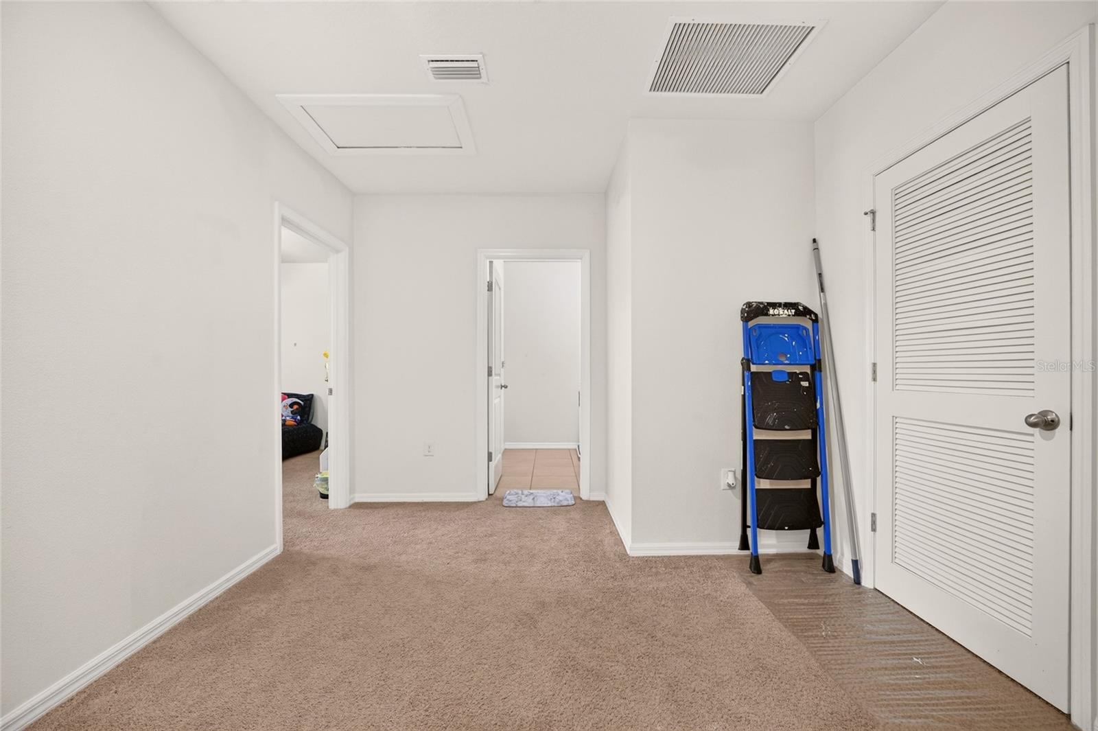 483 W RUNYON LOOP