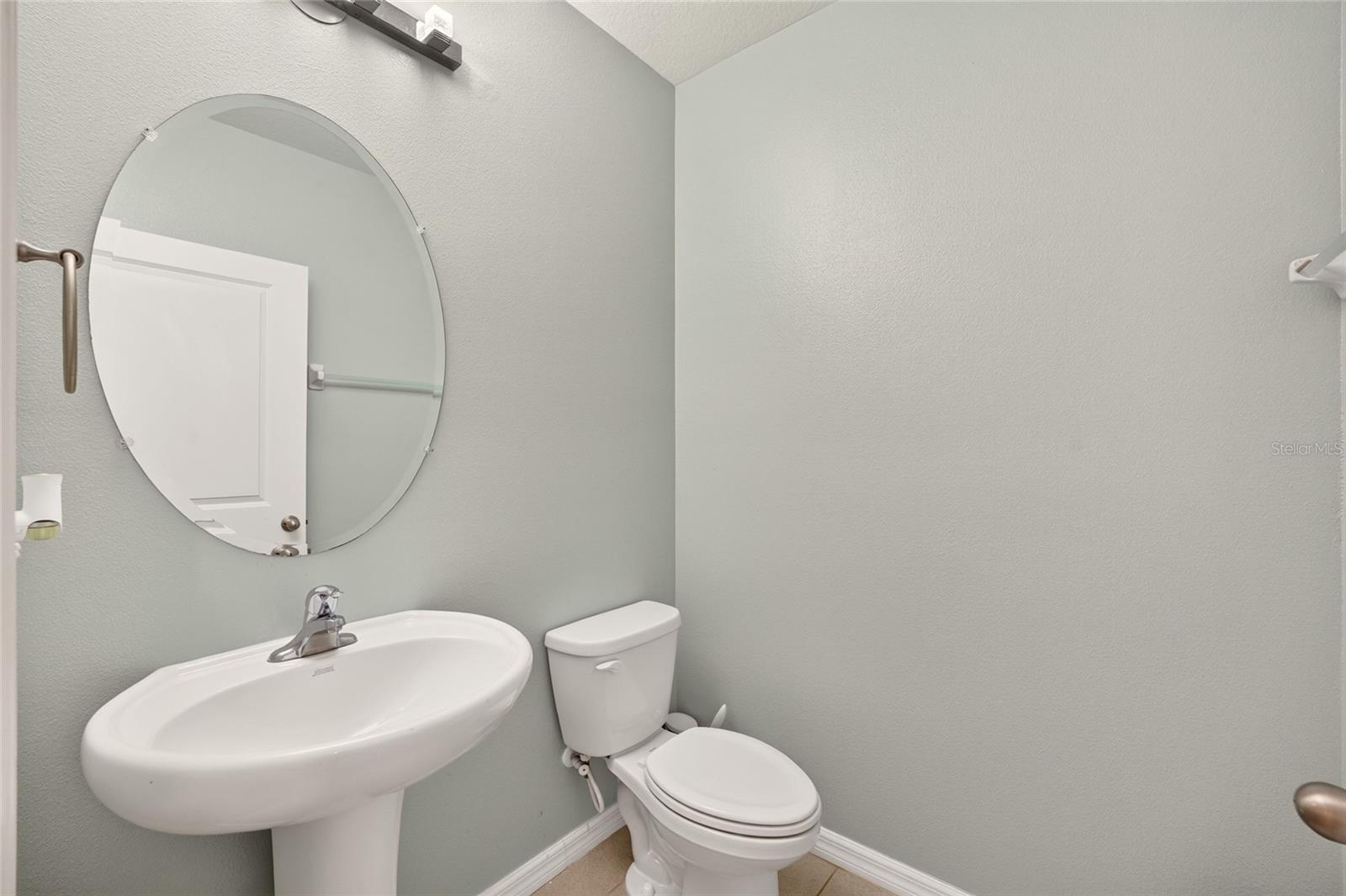 483 W RUNYON LOOP