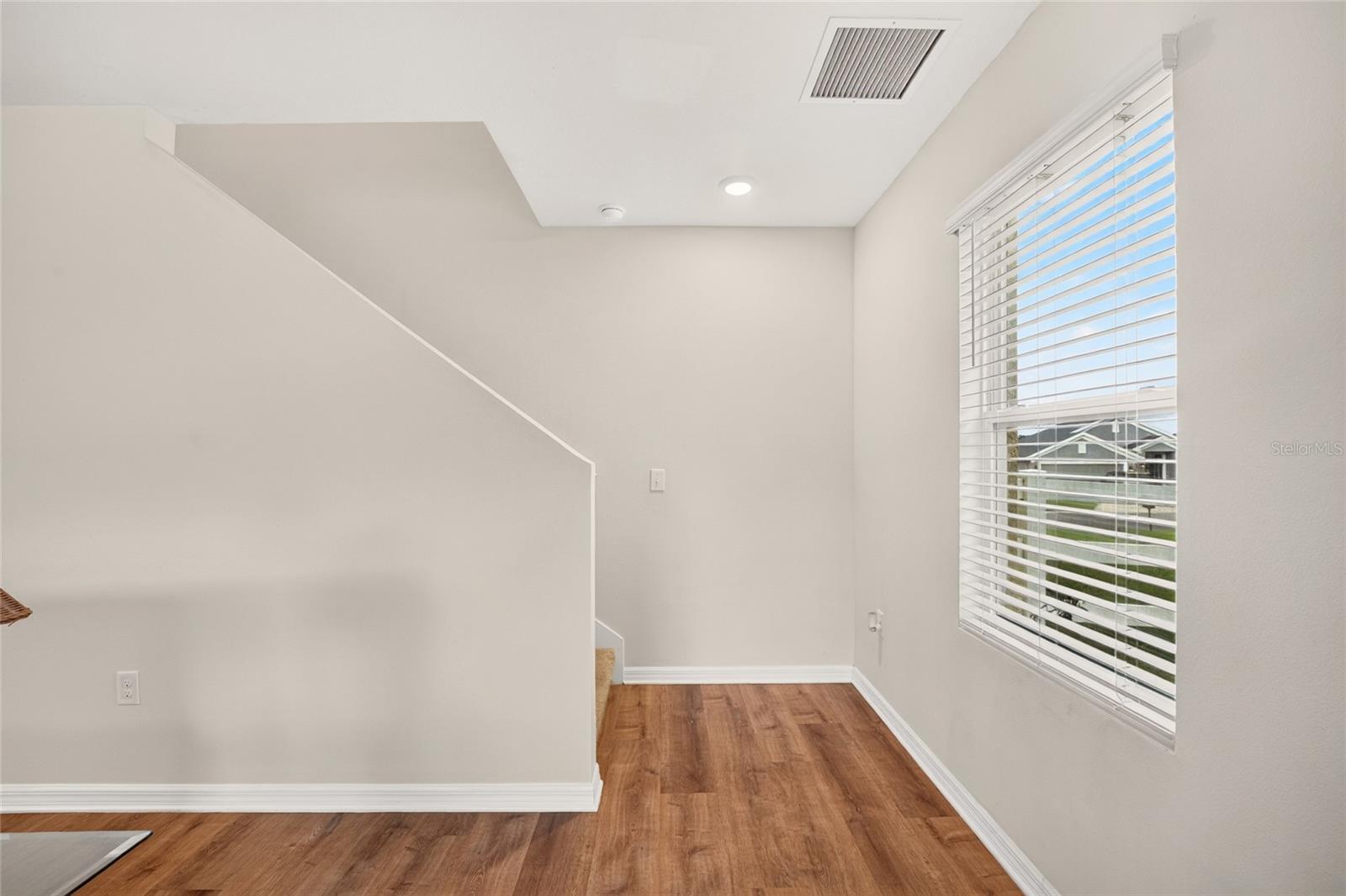 483 W RUNYON LOOP