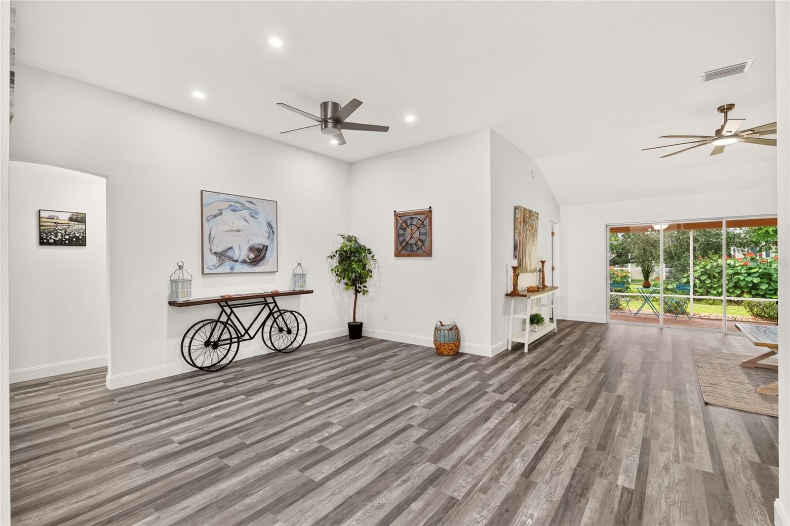 1238 Augustine Dr, Lady Lake, Fl 32159