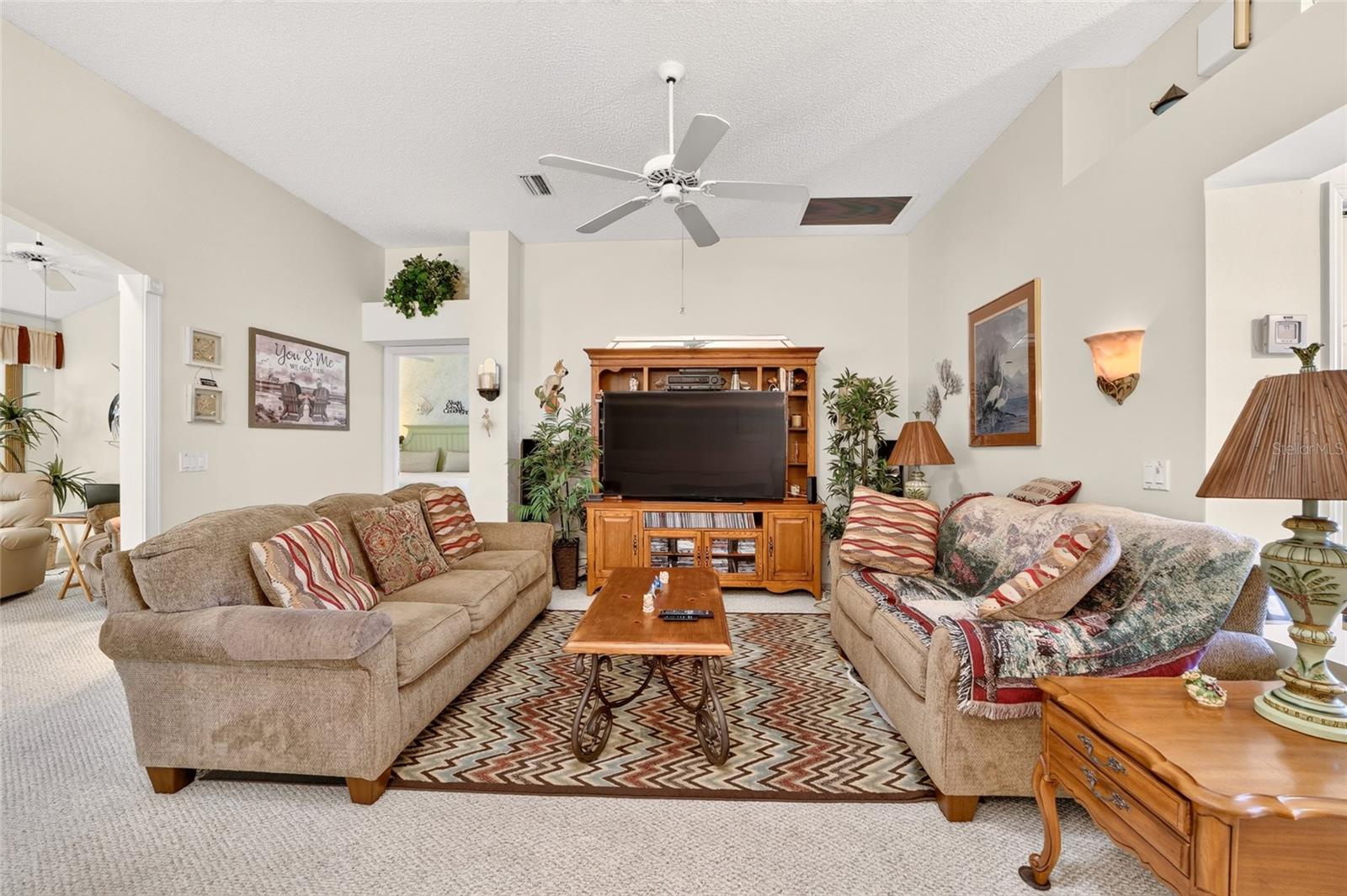 916 RAMOS DR