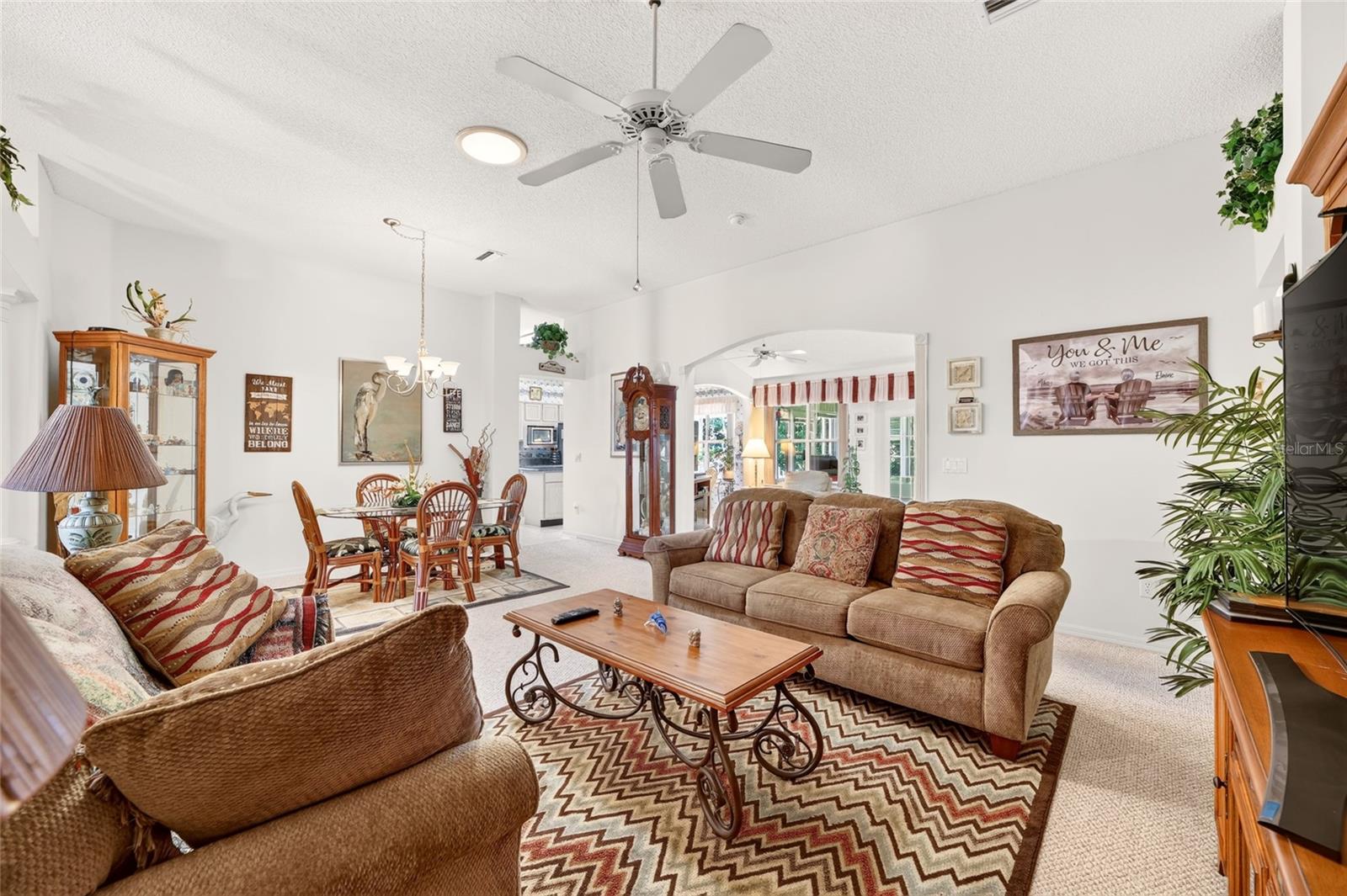 916 RAMOS DR