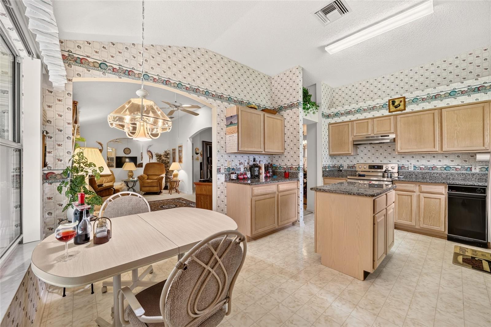916 RAMOS DR