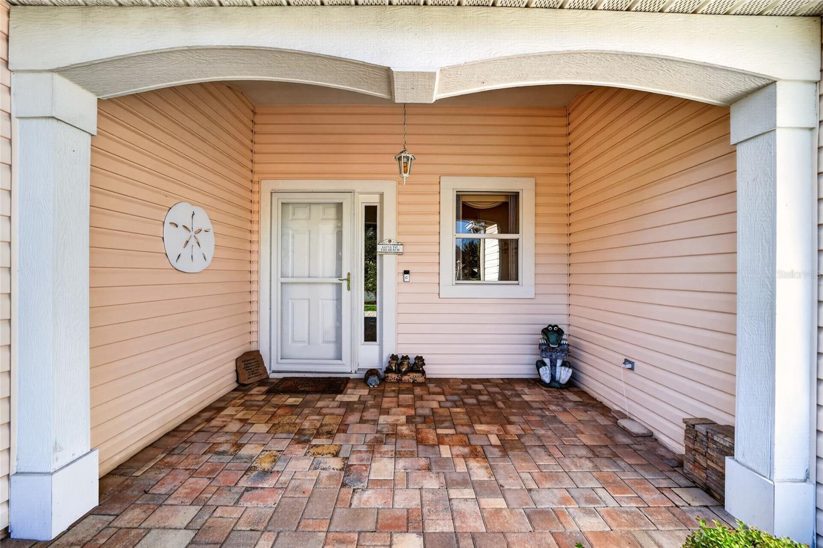 916 RAMOS DR