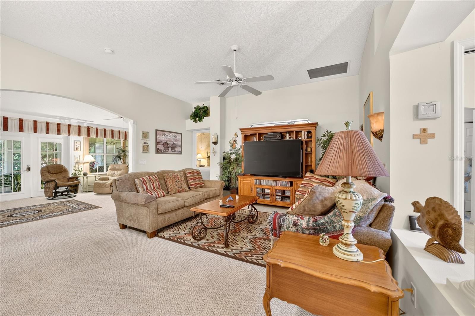 916 RAMOS DR