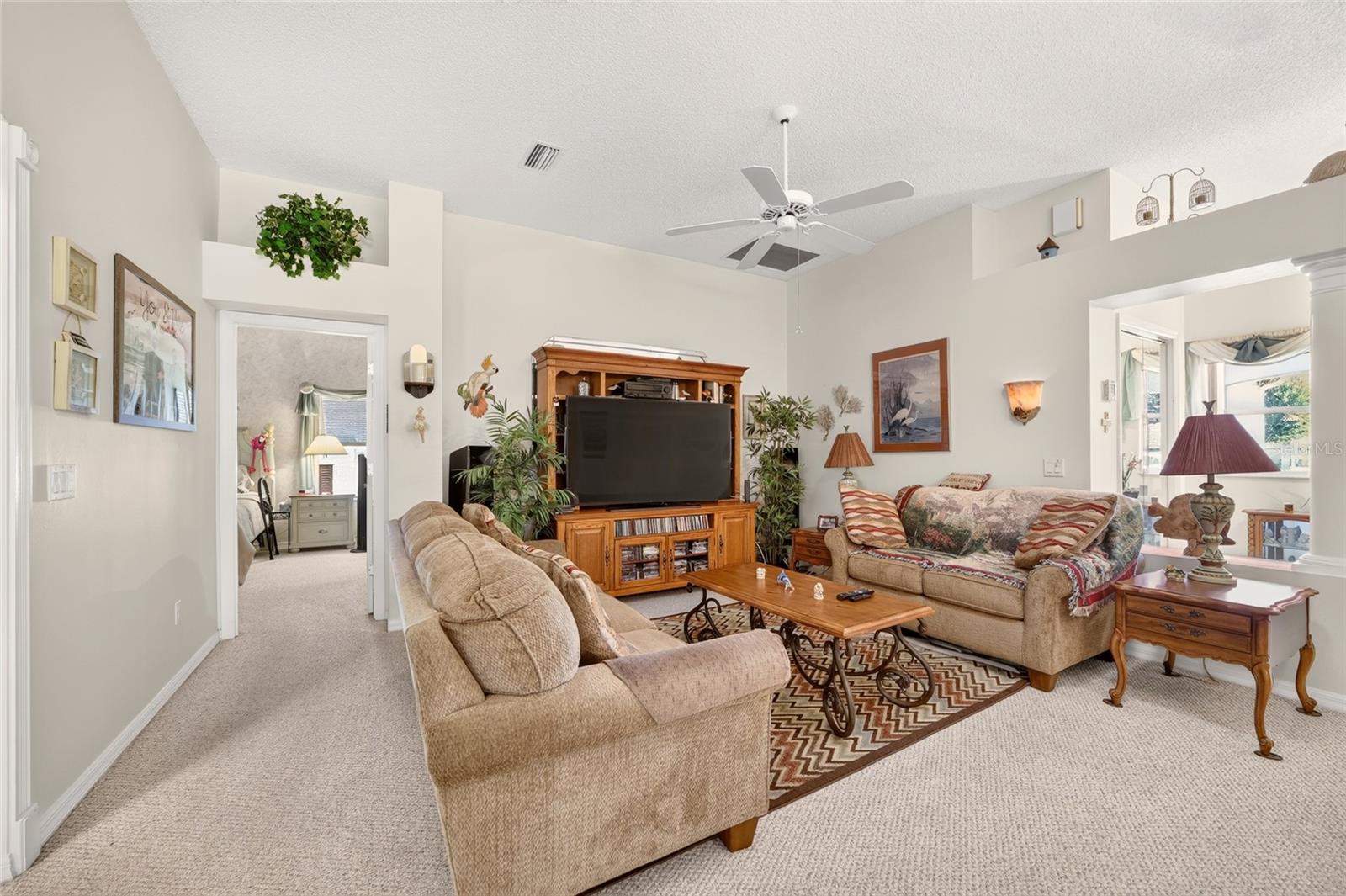 916 RAMOS DR