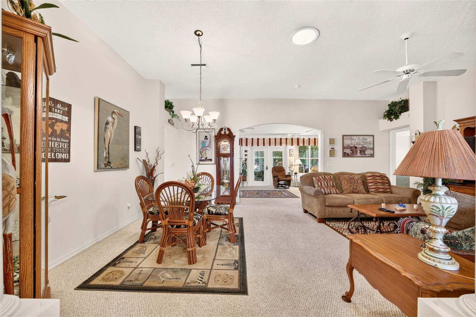 916 RAMOS DR