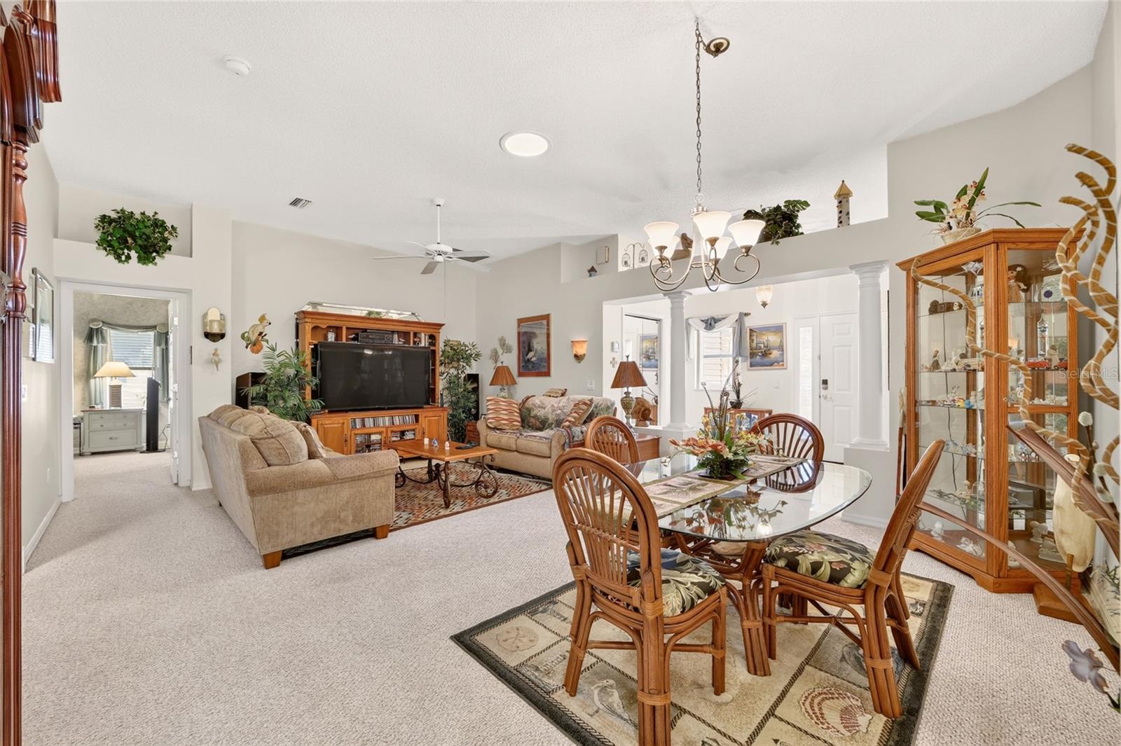 916 RAMOS DR