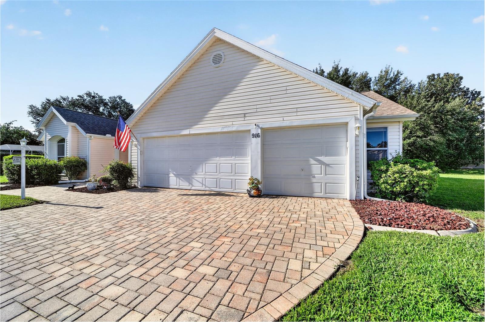 916 RAMOS DR